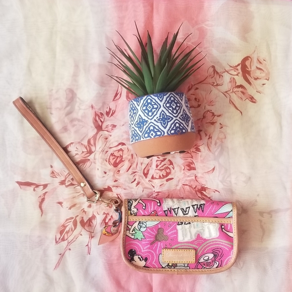 D&B Disney Pink Wristlet - Picture 2 of 5